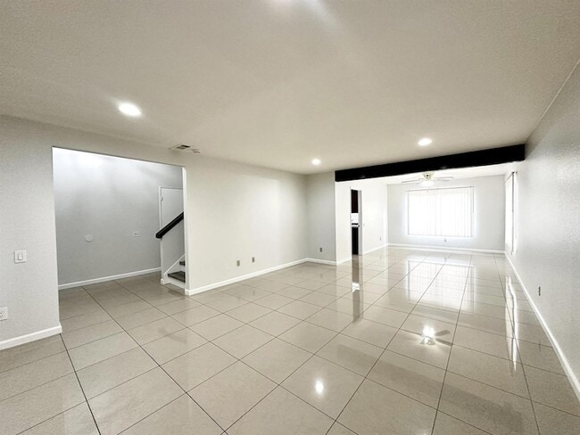 Building Photo - 1696 Pepper Dr