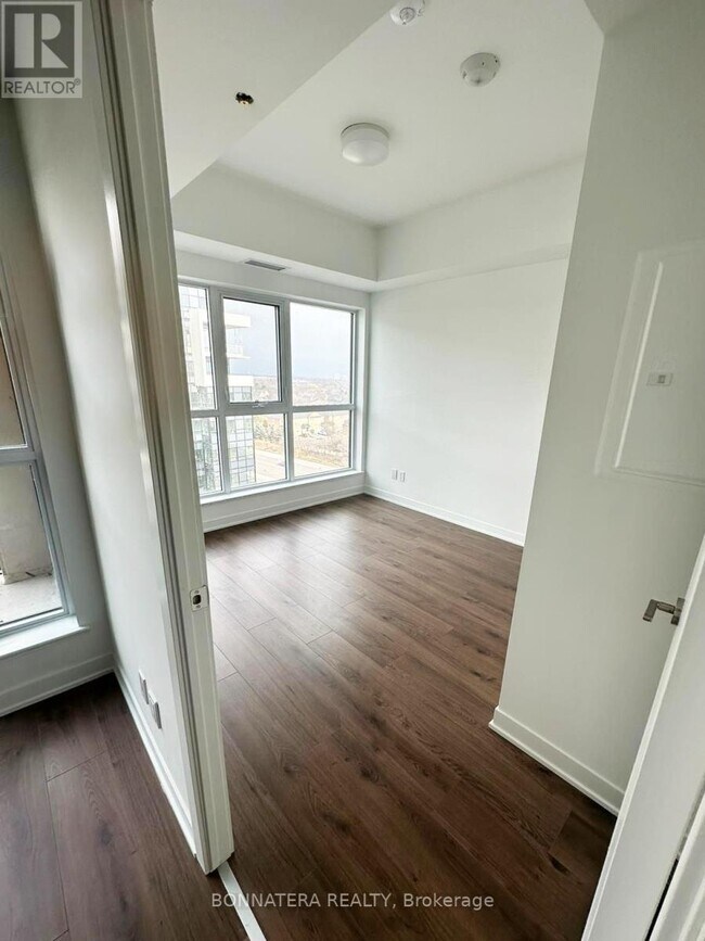 Photo du bâtiment - 405-405 Dundas St W