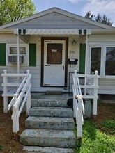 Building Photo - 226 Roxbury Rd