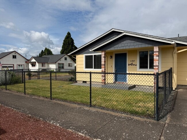 Foto del edificio - Updated two-bedroom one bathroom duplex in Thurston!