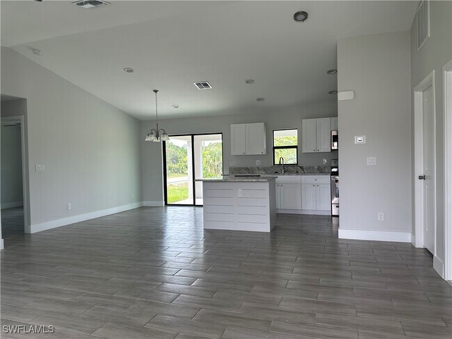 Foto del edificio - 2701 40th St W