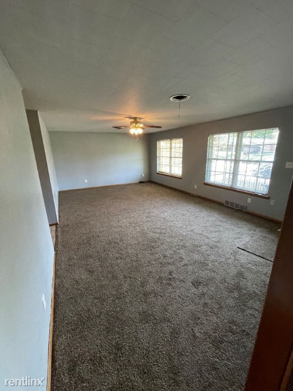 Building Photo - 3 br, 1 bath House - 4304 NW Hoover Ave