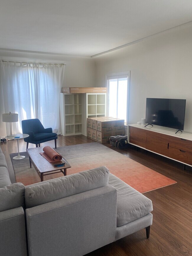 Foto del edificio - 4668 Dockweiler St