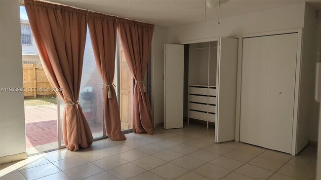 Foto del edificio - 1078 W 42nd Pl