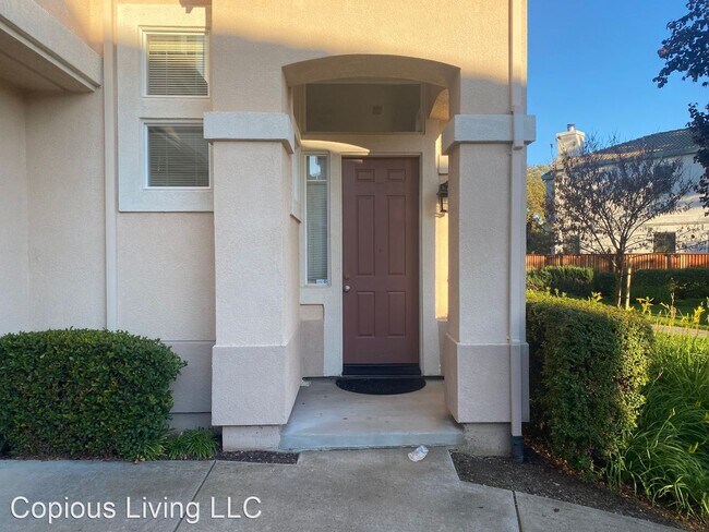 Building Photo - 3 br, 2.5 bath House - 722 Marsh Place