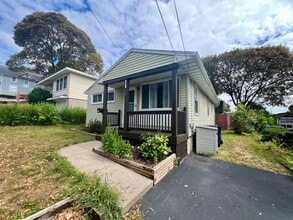 Building Photo - 427 Mosley Dr