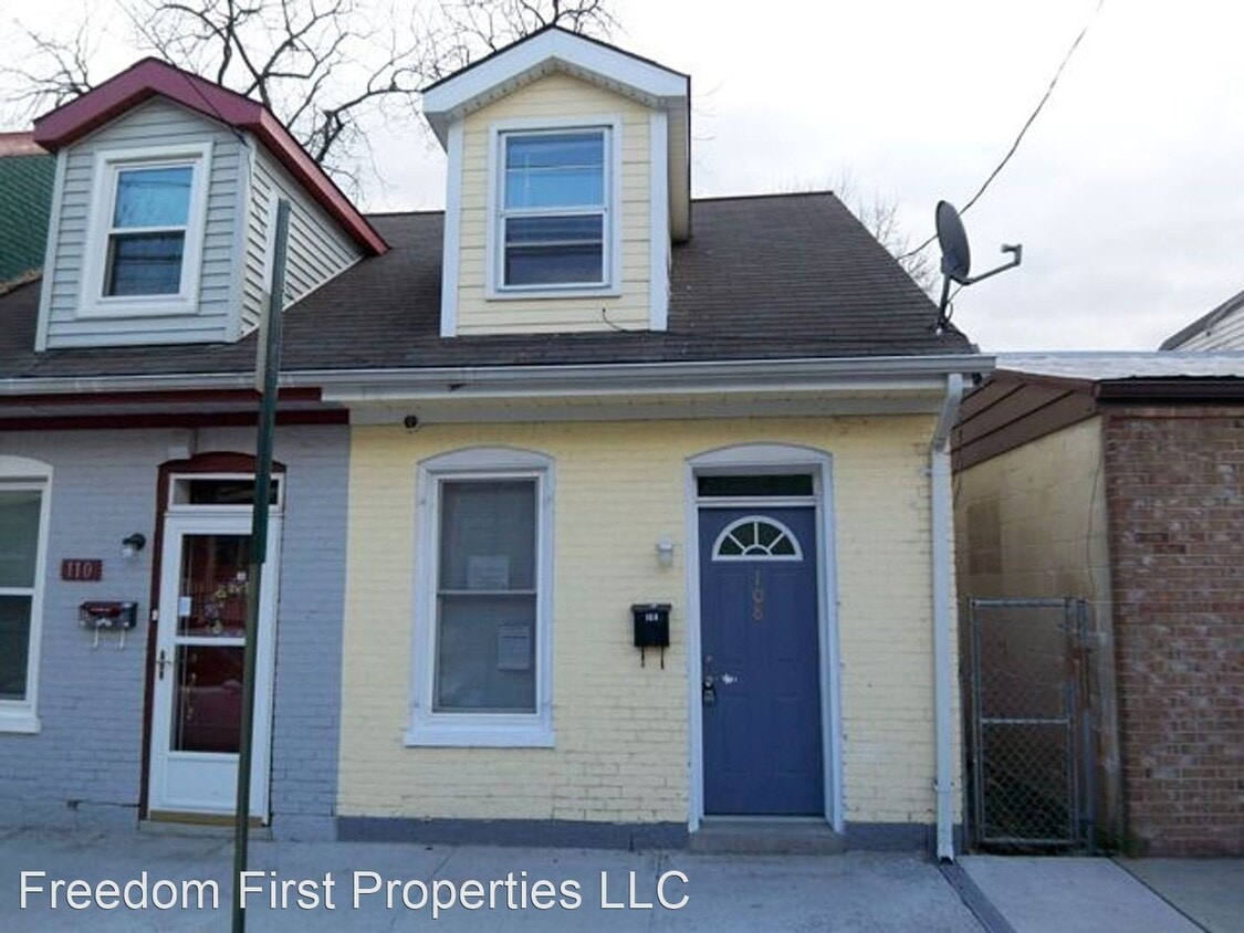 Primary Photo - 2 br, 1.5 bath House - 108 N Mulberry St