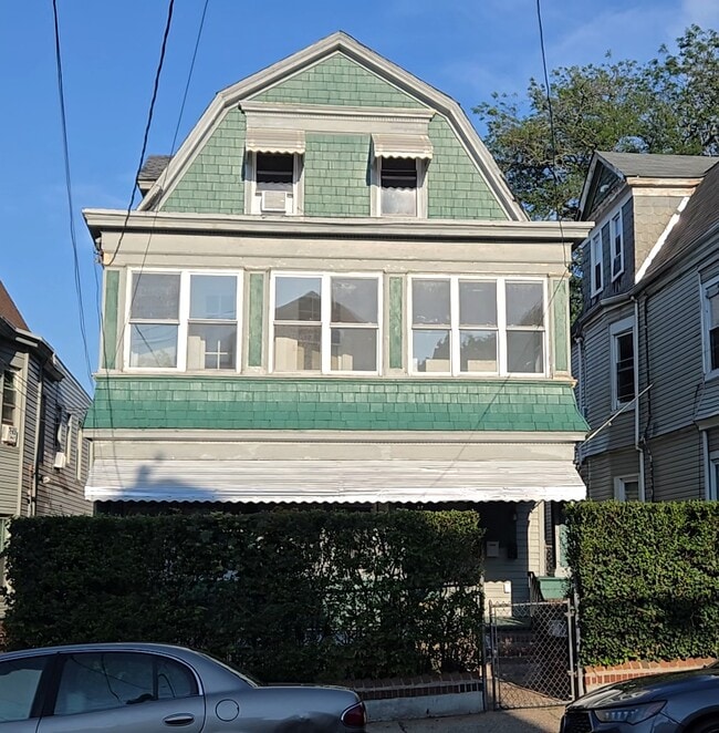 Building Photo - 8 Farley Ave