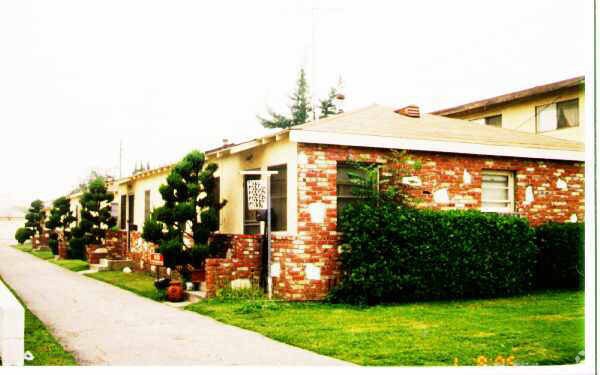 Primary Photo - 4035-4037 Walnut Grove Ave