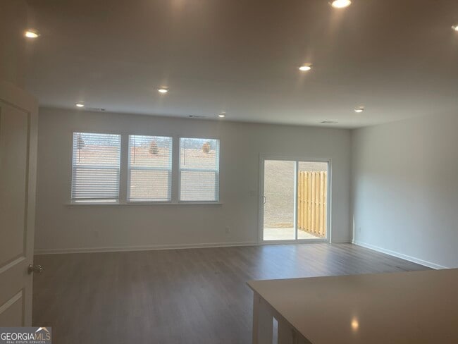 Building Photo - 109 Milledge Cmns Dr NE