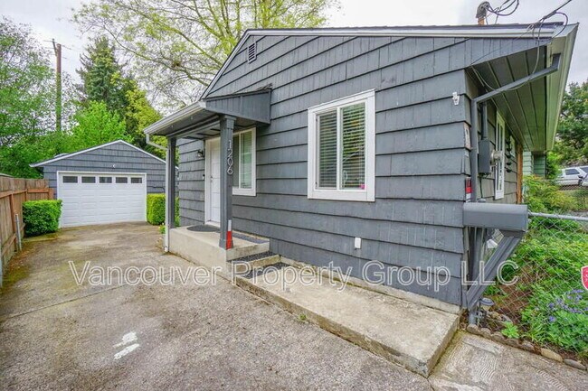 Foto del edificio - 1206 Grand Blvd