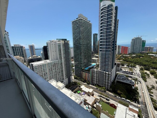 Foto del edificio - 79 SW 12th St