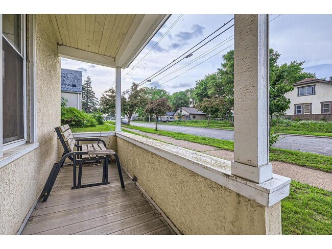 Foto del edificio - 528 20th Ave NE
