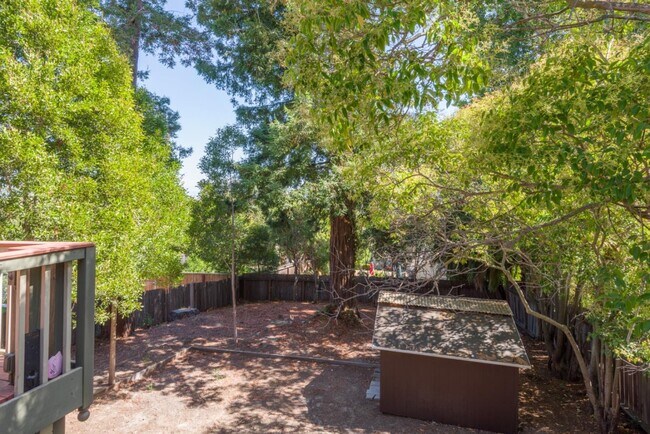 Building Photo - 347 Elm St