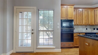 Building Photo - 328 Malone St