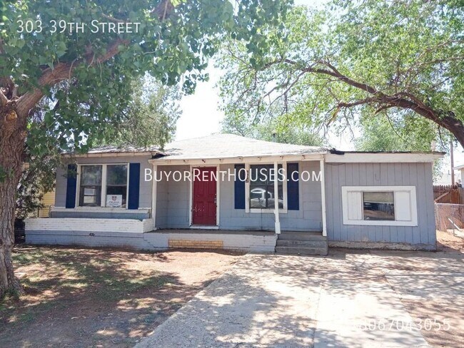Building Photo - 303 39th St
