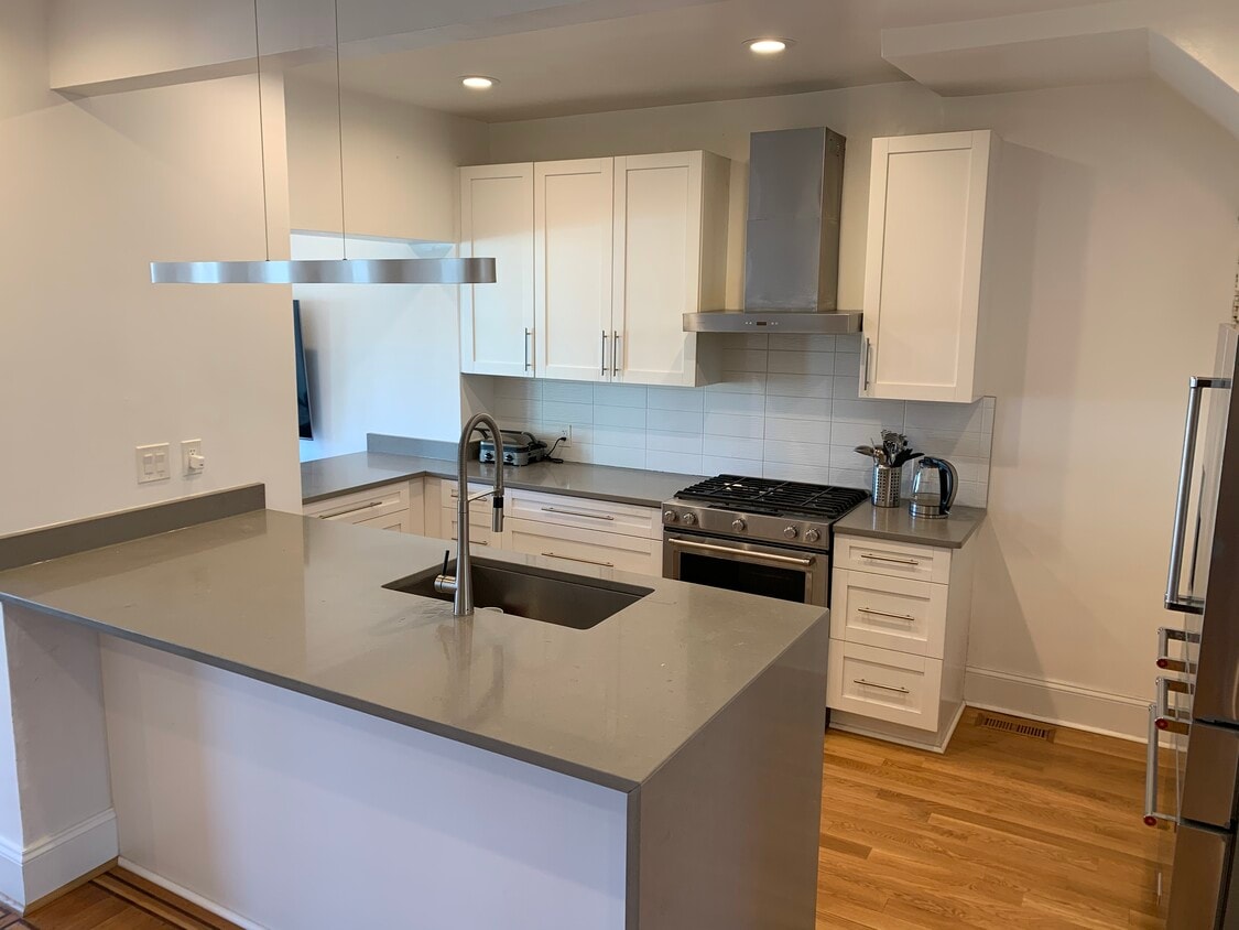 Photo - 1363 Parkwood Pl NW (Washington, DC)