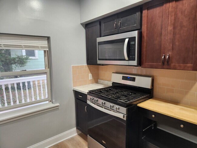 Foto del edificio - 224 Burke Ave
