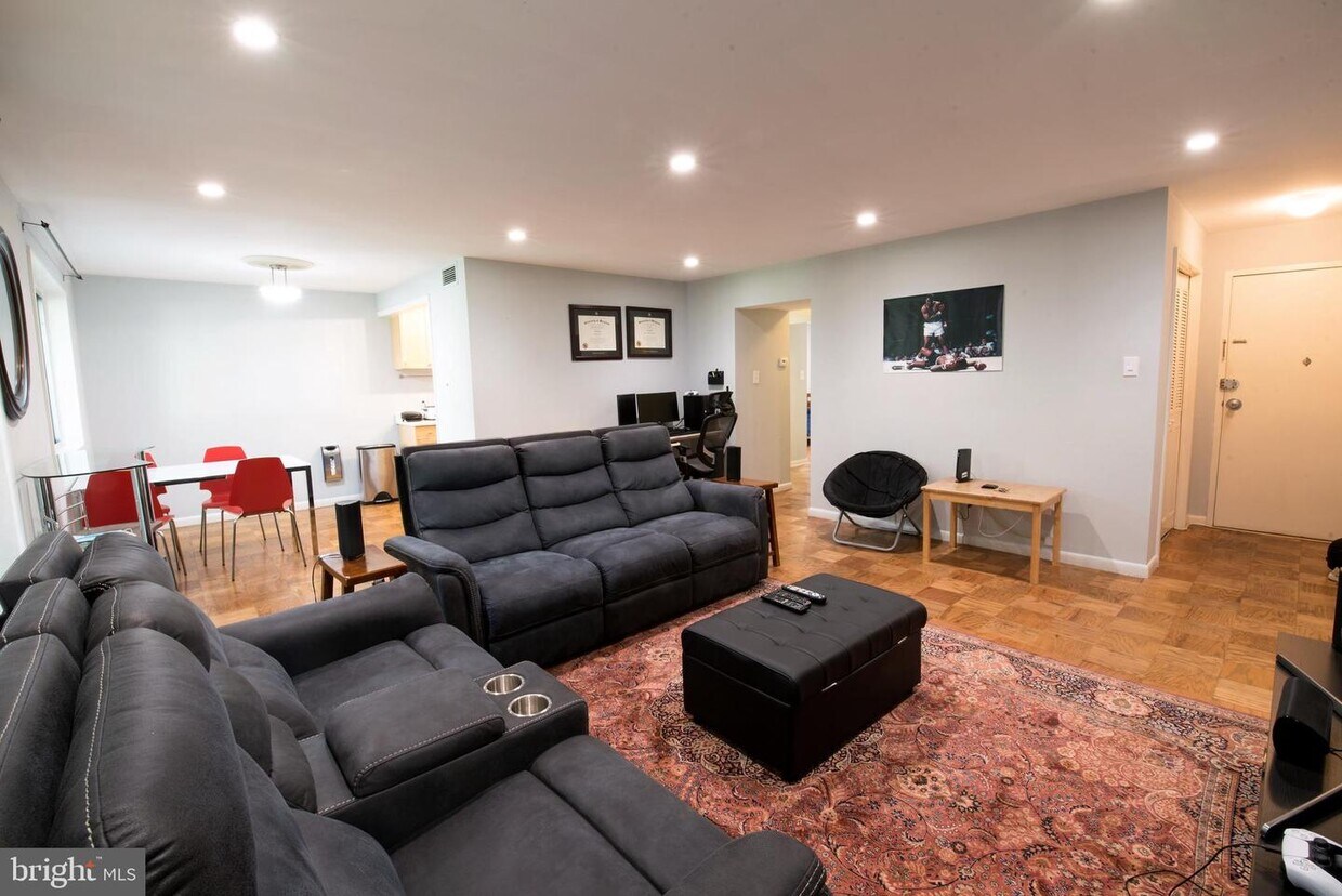 Foto principal - 10208 Rockville Pike