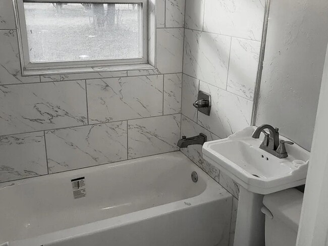 Photo - 1321 Mallard Dr House