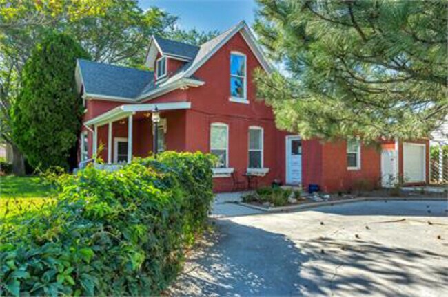 Building Photo - 10470 S Columbine Cir