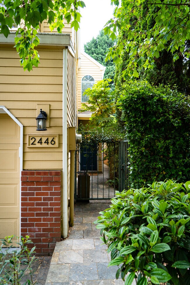 Foto del edificio - 2446 NW Thurman St