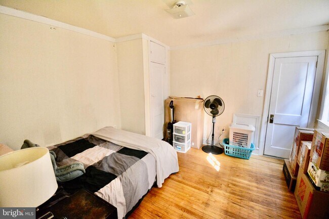 Building Photo - 506 W Coulter St