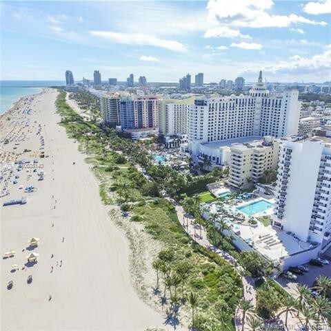 Building Photo - 100  Lincoln rd 614 A Miami Beach Fl 33139