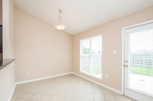 Building Photo - 5378 Russell Dr