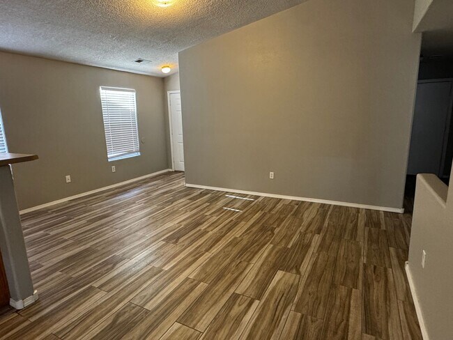 Foto del edificio - 3 Bedroom 2 Bath Home