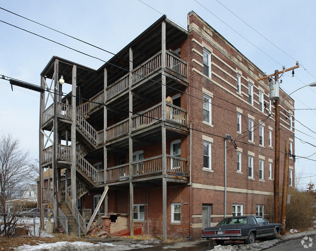 Parte trasera del edificio - 76 Chapin St