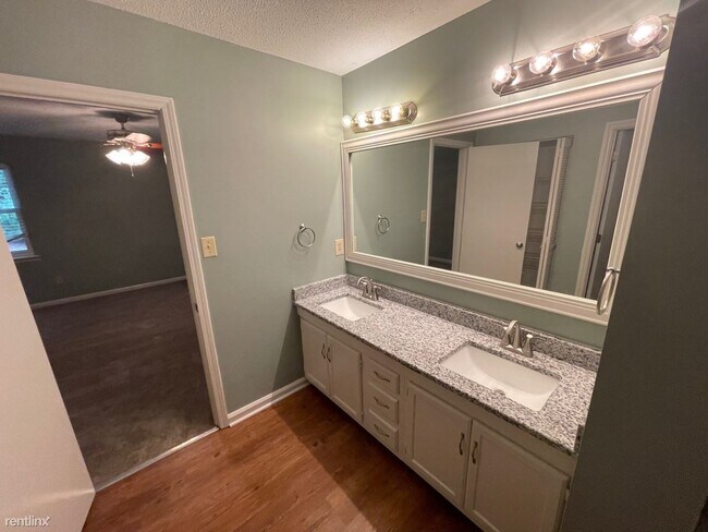 Building Photo - 2 br, 1.5 bath Duplex - 5763 Forest Lawn Ct