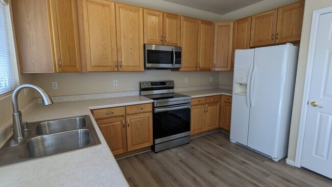 Building Photo - Bright 3-Bedroom Home on a Cul-de-Sac with Mountain Views