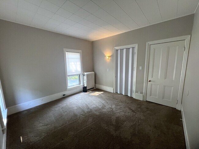 Building Photo - 52 E 3rd St