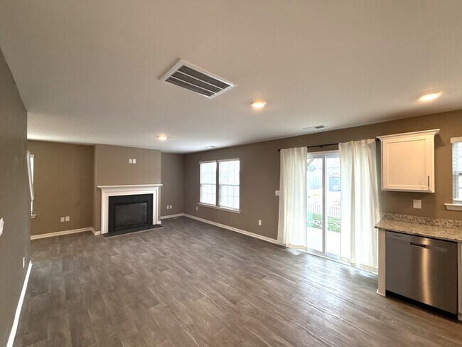 Foto del edificio - Two Story 4 Bedroom 2 1/2 Bath House -The Mills at Long Creek