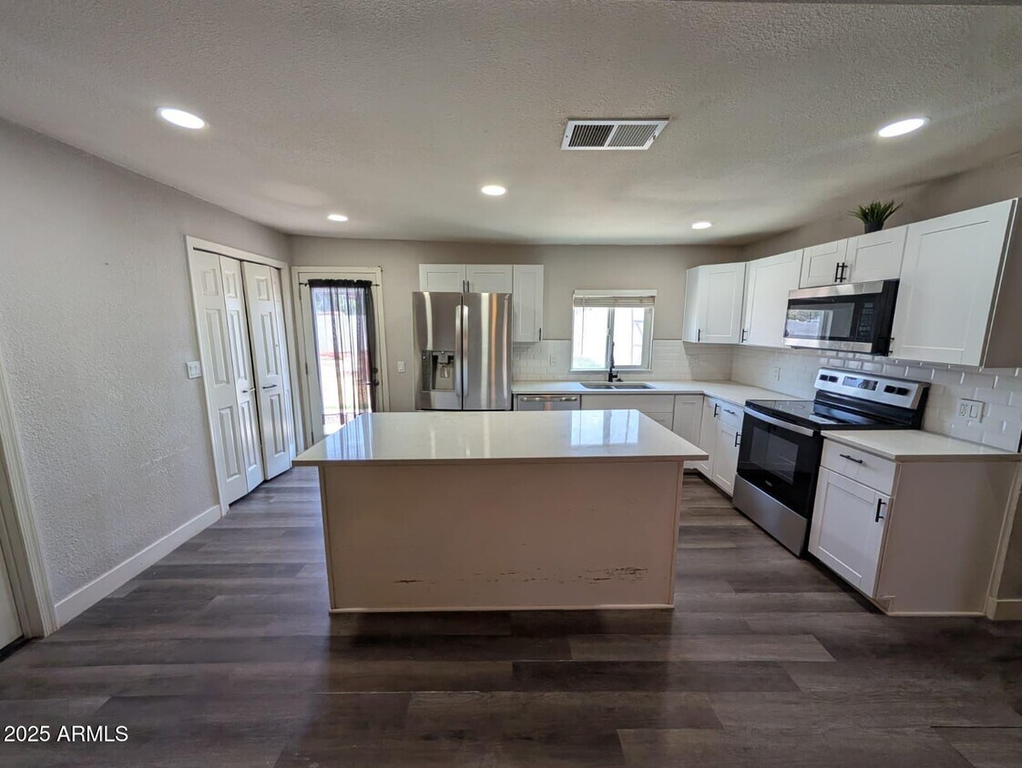 Foto principal - 7635 N 76th Ln