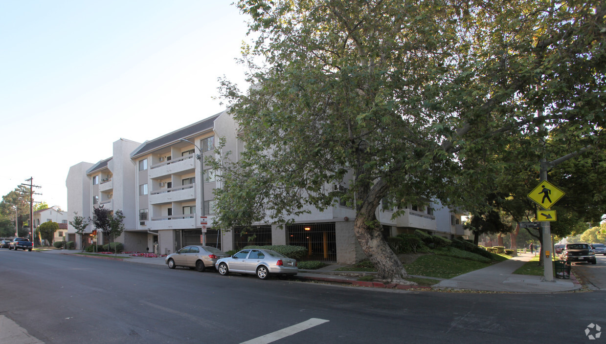 Primary Photo - Centennial Apartments