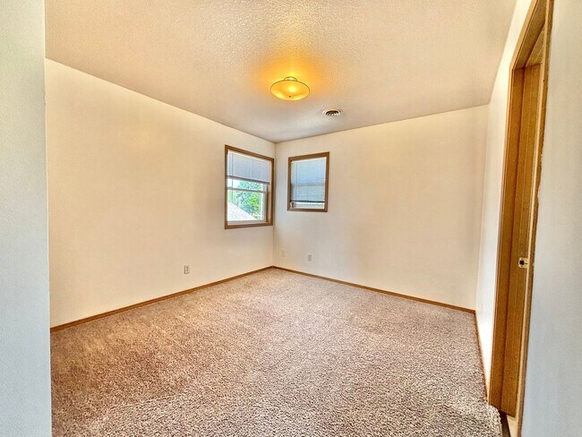 Building Photo - 221 Spooner Rd