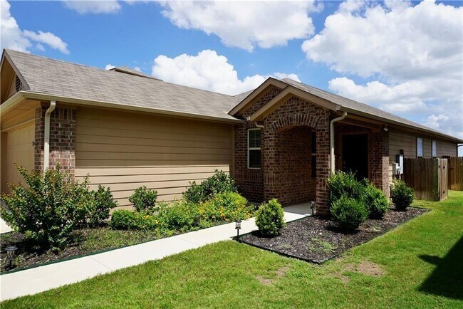 Building Photo - 510 Pinnacle Dr