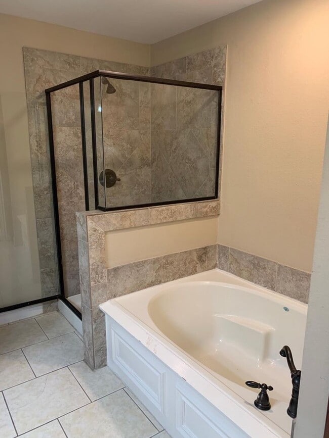 Photo - 1305 Halcyon Pl House