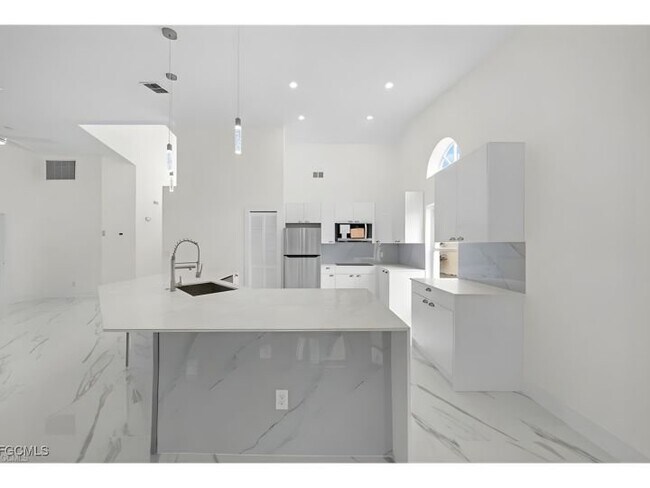 Building Photo - 3832 Sabal Springs Blvd