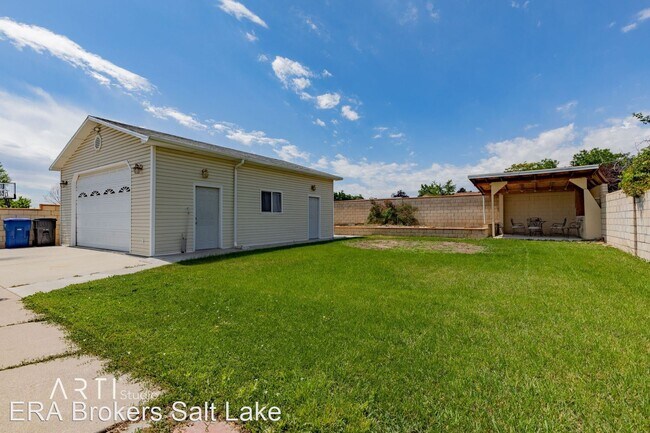 Building Photo - 3467 Valley Heights Dr