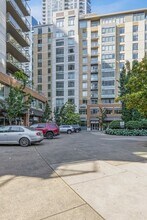 Building Photo - 900 Lenora St