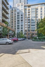 Building Photo - 900 Lenora St