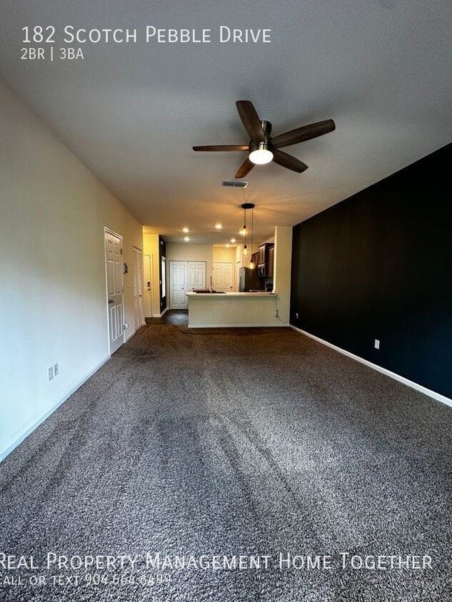 Foto principal - 2BR/2.5BA Like-New Peaceful Townhome