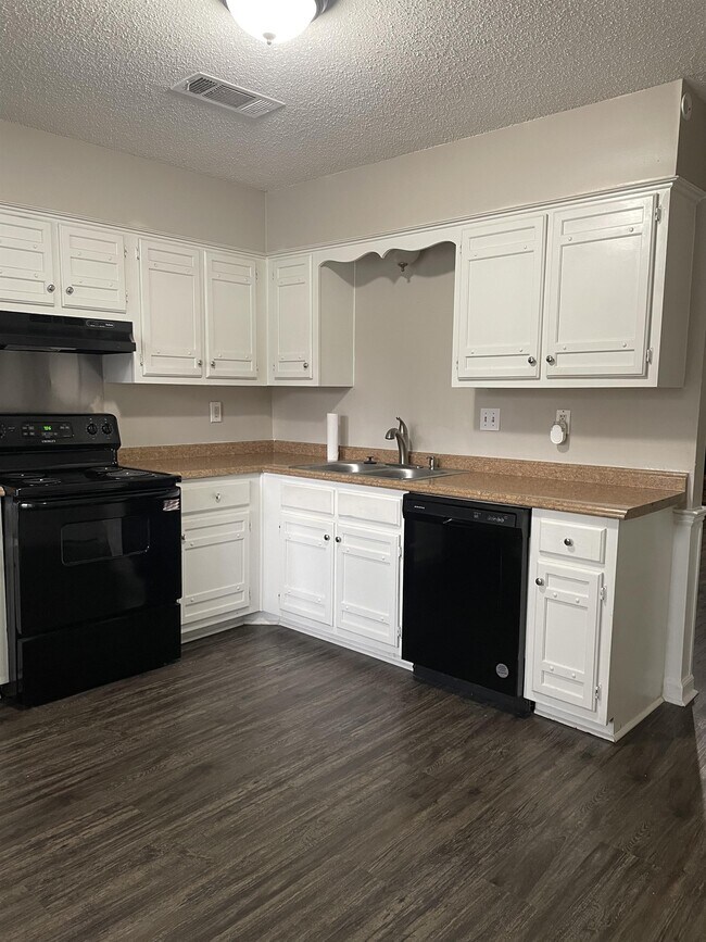 Building Photo - 1128 Verlington Dr