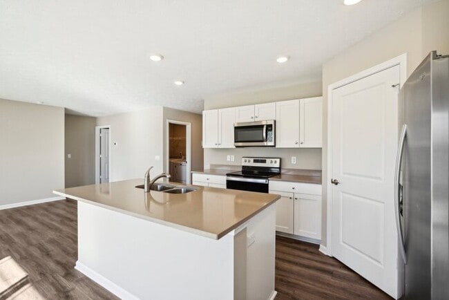 Building Photo - Fantastic 3bd/2ba home! Let yourself in!