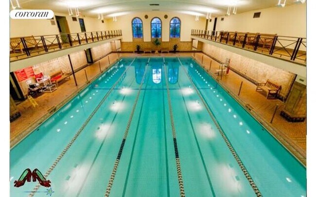 Building Photo - 470 W 24 St