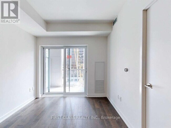 Building Photo - 1 Yorkville Ave