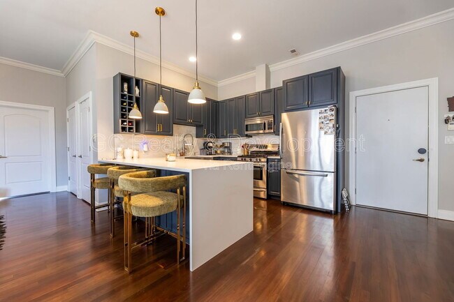 Foto del edificio - 852 N Damen Ave